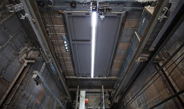 Bakıda lift qırıldı: xəsarət alanlar var